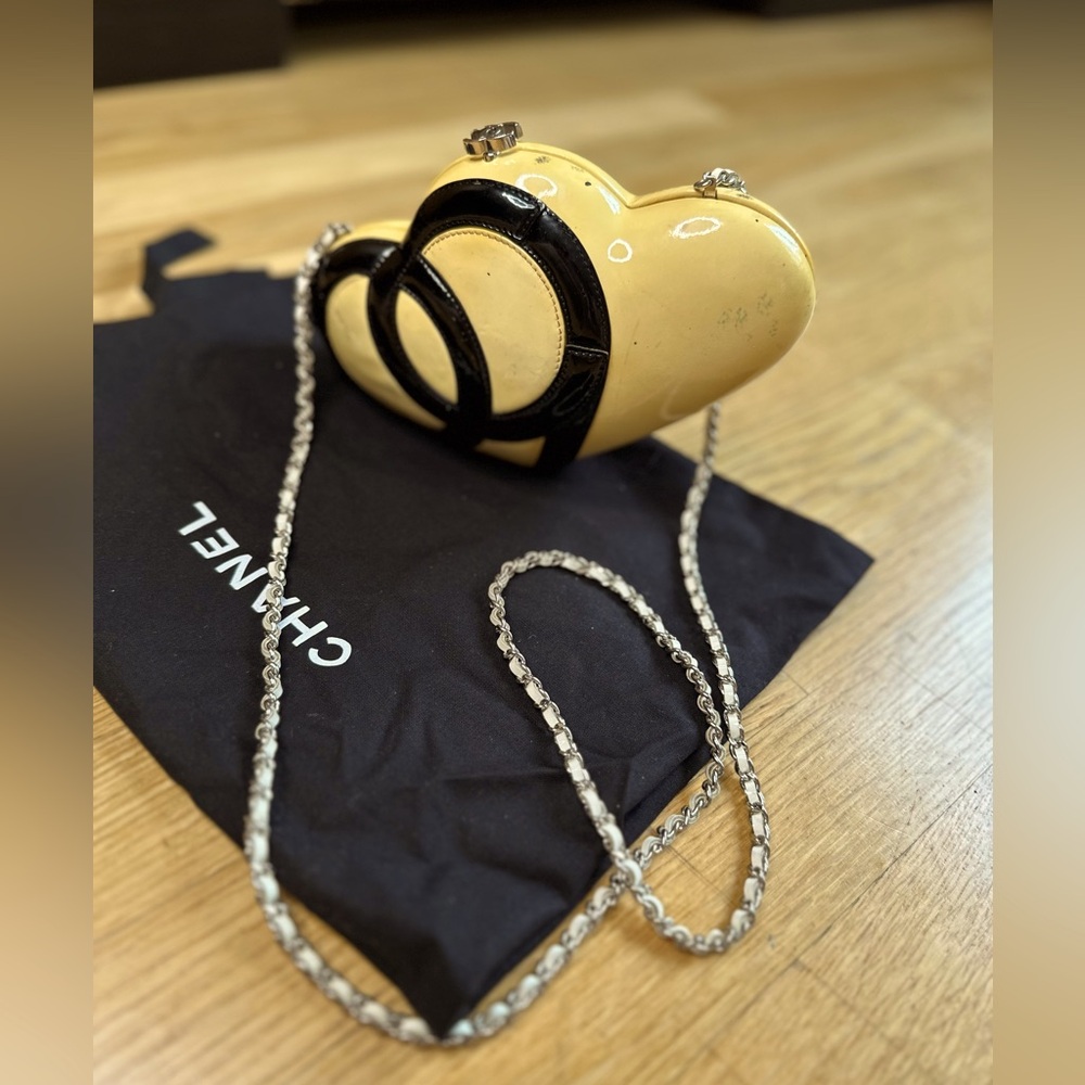 Vintage Chanel clutch
